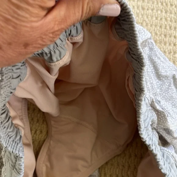 Lululemon Hotty Hot Freckle Flower white Seal Grey Size 8 EUC - Picture 5 of 6